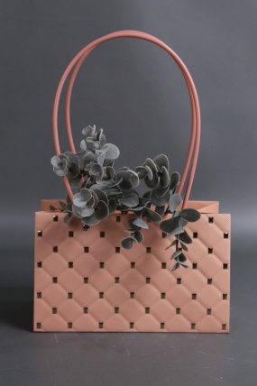 Сумка для ЦВЕТОВ тиснение Золотая клетка  (311) 22*13,5*10,5 пудра М311   Цена за 1шт