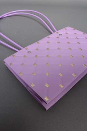 Сумка для ЦВЕТОВ тиснение Золотая клетка  (311) 22*13,5*10,5 ярко-сиреневый М311   Цена за 1шт