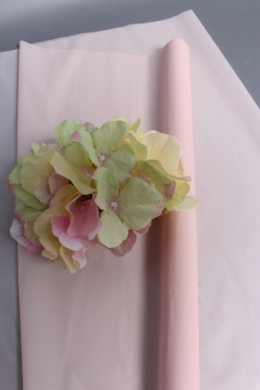 Упак. материал флористич.  пленка "Водонепроницаемый тишью", 20 мкр, 58 см х 10 м, роз. пастель1609