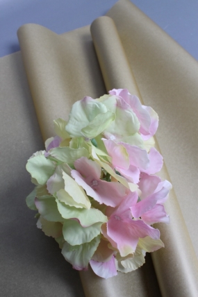 Упаковочный материал флористическая пленка с тишью, 65 мкр, 58 см х 10 м, бежевый 3326М