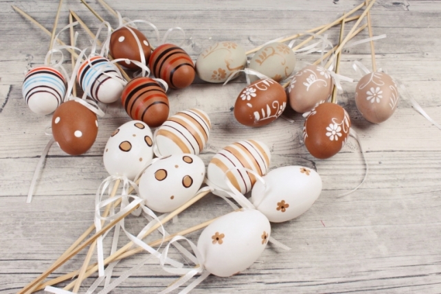 Вставки яйца 6 см  из пластика по 6 шт  6CM EGG WS MIX 2