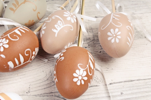 Вставки яйца 6 см  из пластика по 6 шт  6CM EGG WS MIX 2