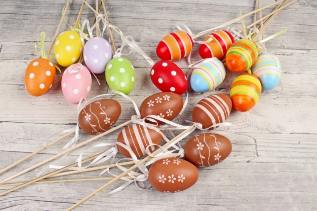 Вставки яйца 6 см  из пластика по 6 шт  6CM EGG WS MIX A