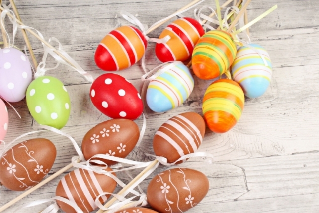 Вставки яйца 6 см  из пластика по 6 шт  6CM EGG WS MIX A