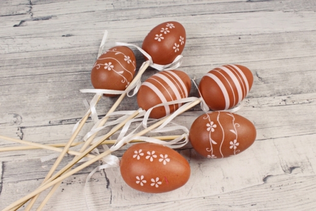 Вставки яйца 6 см  из пластика по 6 шт  6CM EGG WS MIX A