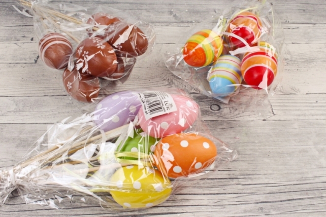 Вставки яйца 6 см  из пластика по 6 шт  6CM EGG WS MIX A