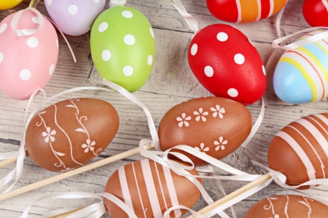 Вставки яйца 6 см  из пластика по 6 шт  6CM EGG WS MIX A