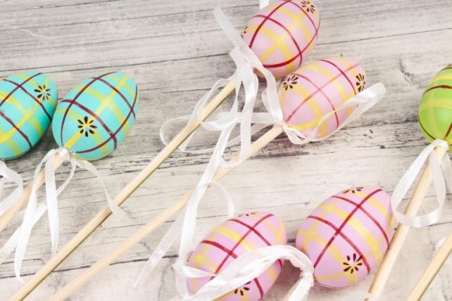 Вставки яйца 4 см  из пластика по 12 шт  4CM EGG WS MIX B